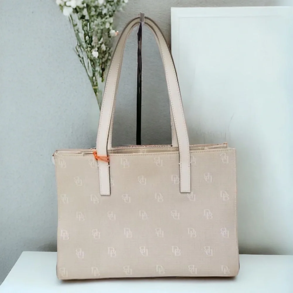 EUC Dooney & Burke Handbag - Picture 2 of 4